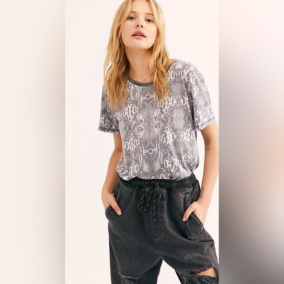 Free People | Tourist Crew Neck Tee Gray Snake Print - Picture 1 of 11